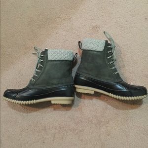 Duck boots